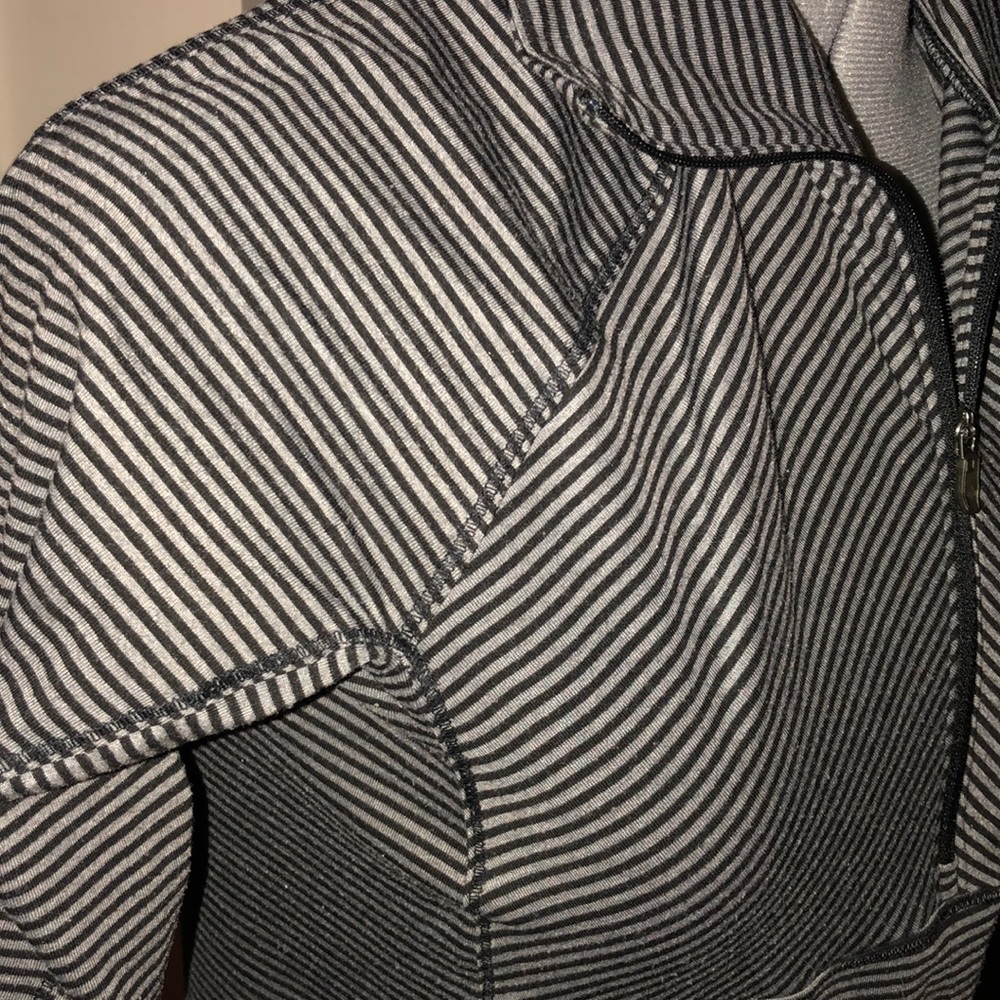 Columbia Striped Sports Top - Picture 3 of 3